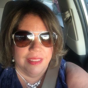 Meet your Posher, Gloria